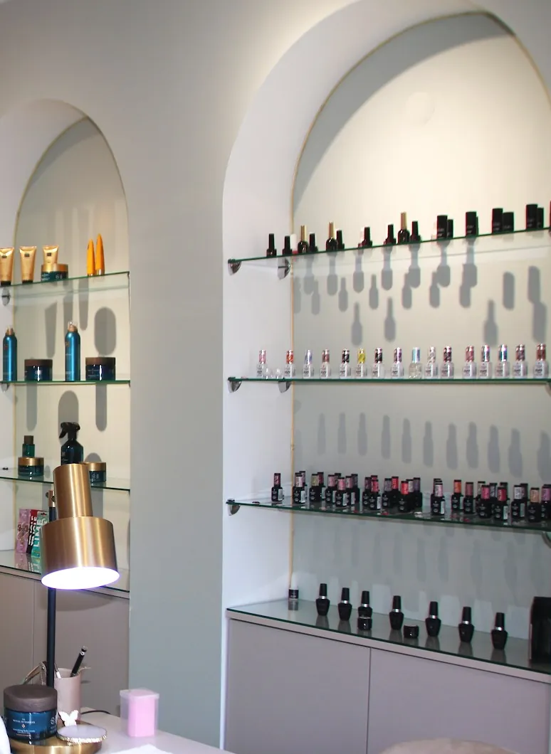 Arched niches at Marei Esthetic lined with glass shelves of gel polishes